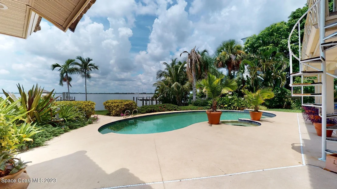 Photo of 421 Riverview Lane
