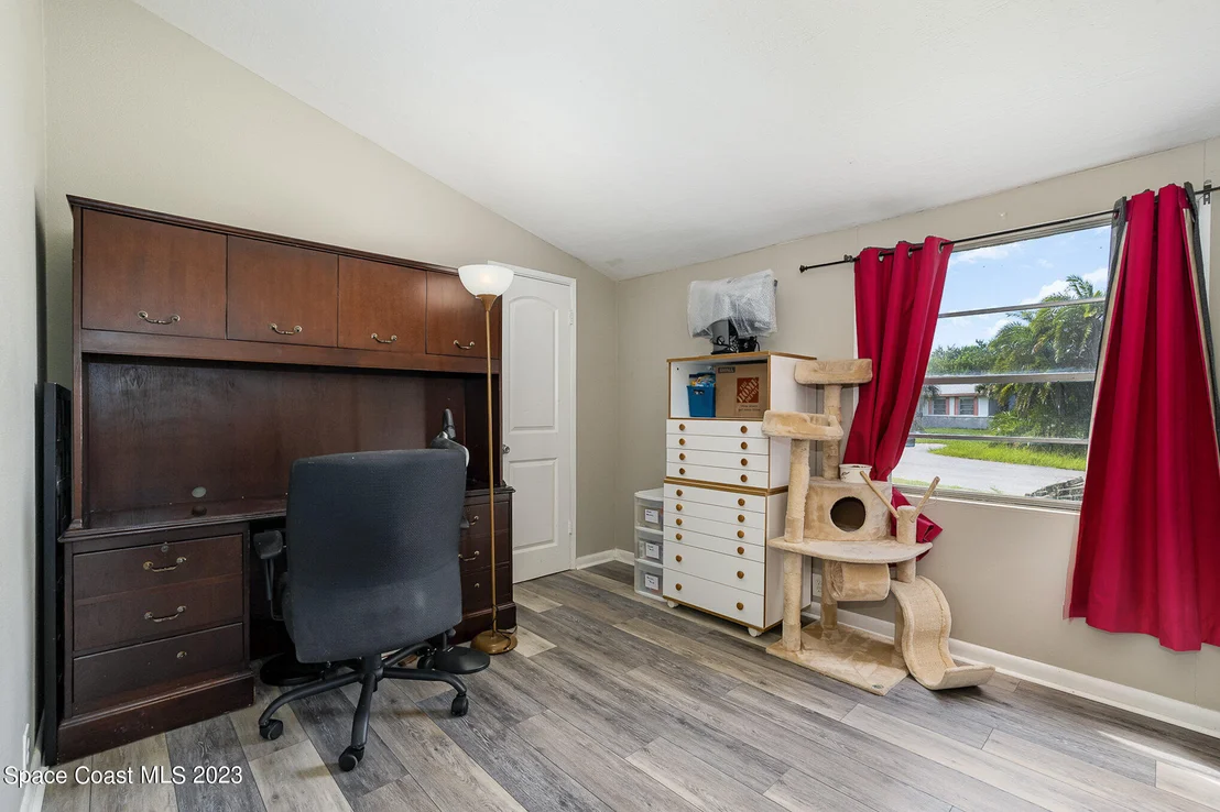 Photo of 705 Angle Street NE