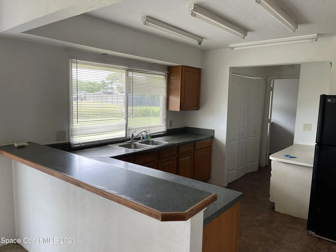 Photo of 1199 Riviera Drive NE