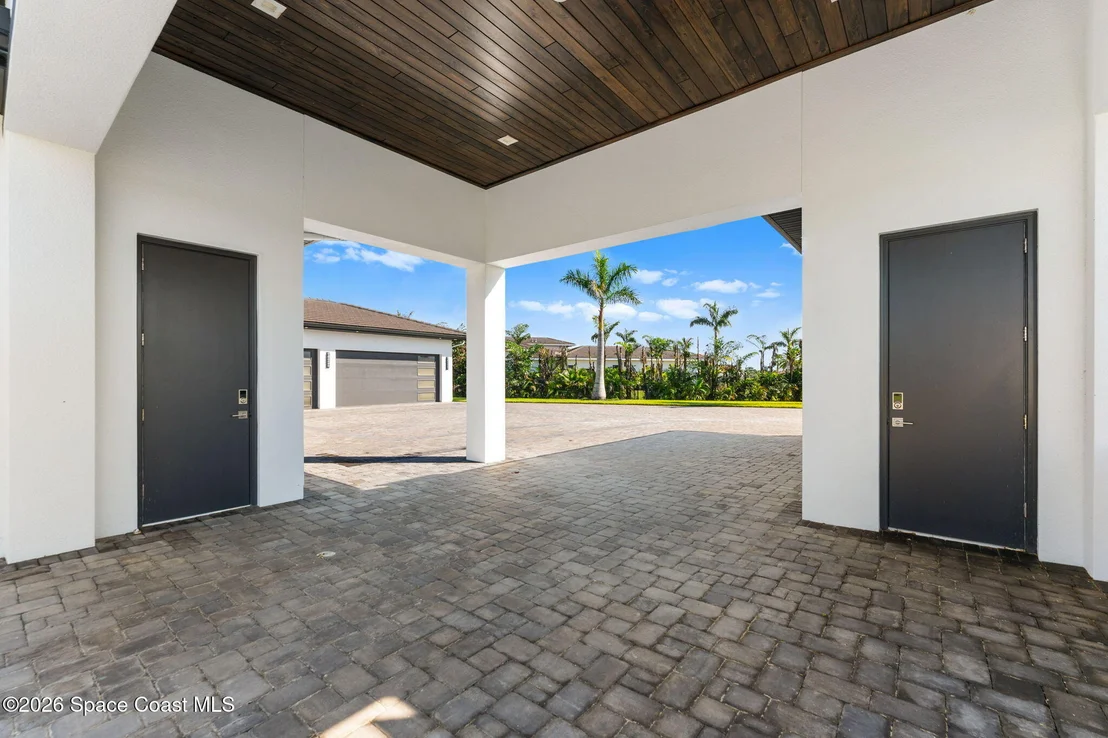 Photo of 3618 Lake Adelaide Place