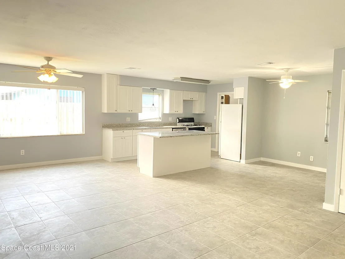 Photo of 1718 Golfview Drive