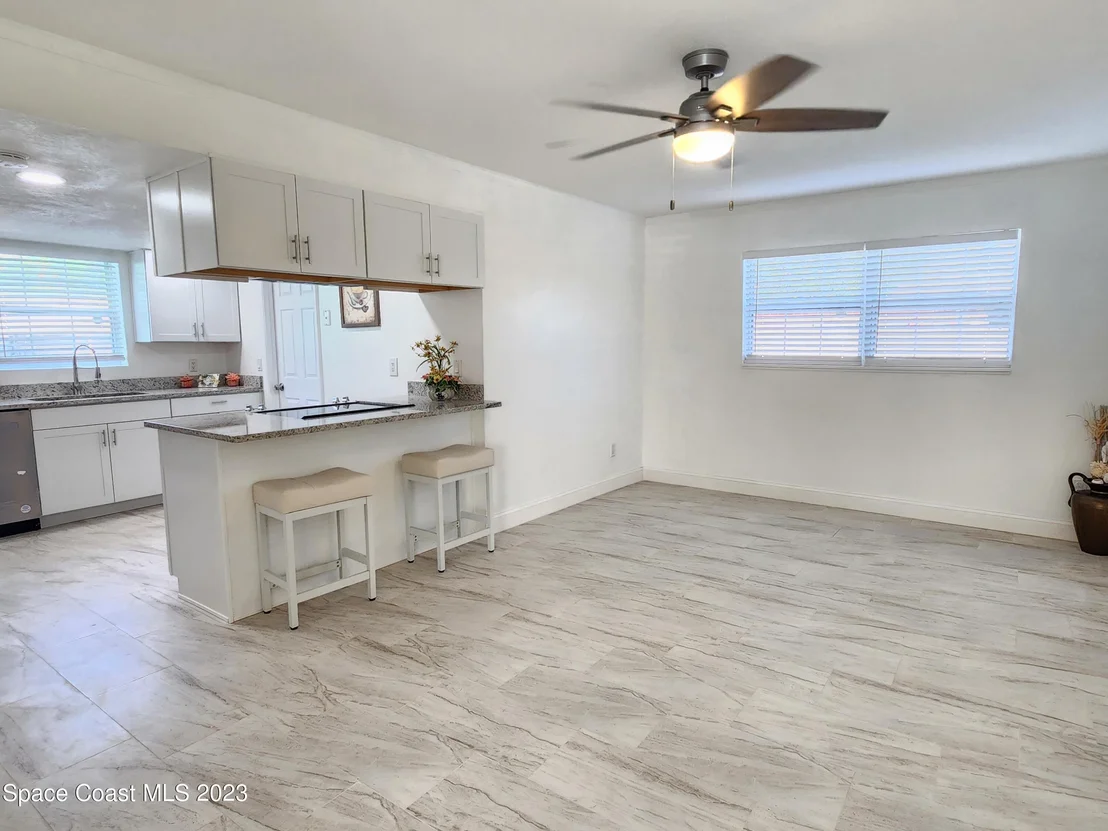 Photo of 581 Oxford Avenue
