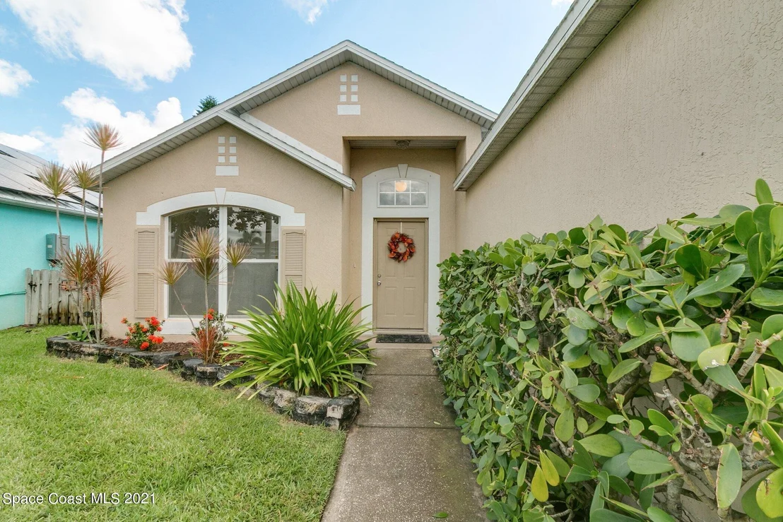Photo of 1125 White Oak Circle