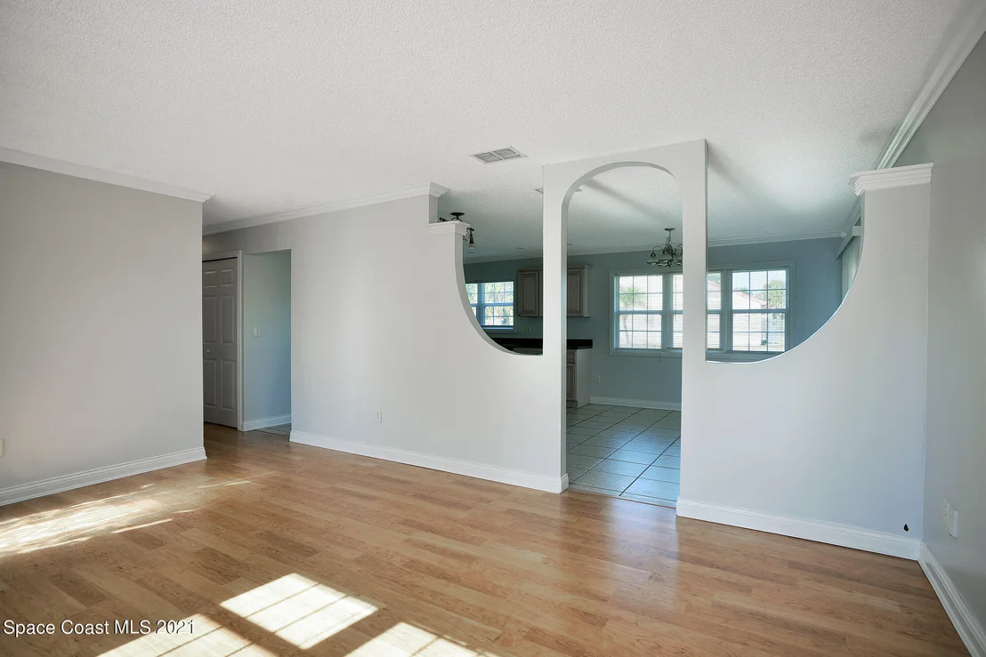 Photo of 999 Chace Lane NE