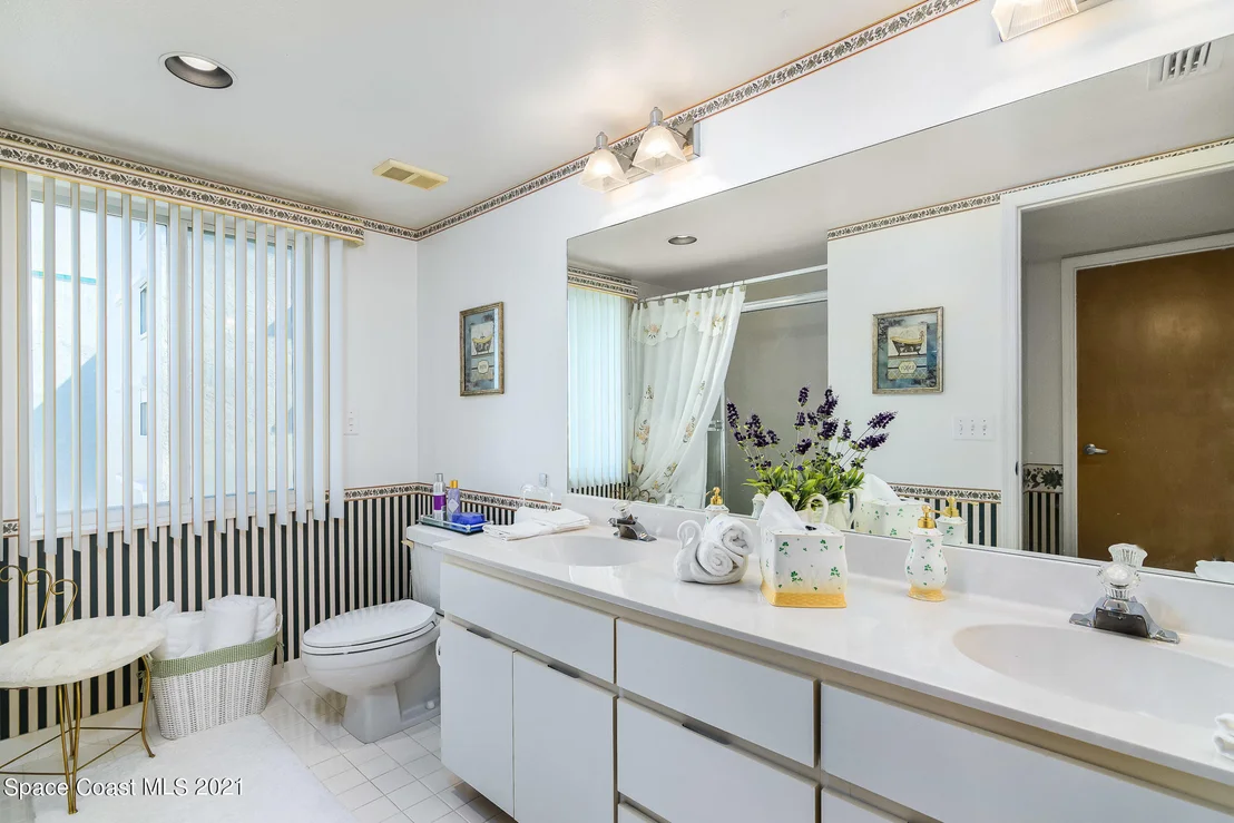 Photo of Unit 607 at 3400 Ocean Beach Boulevard