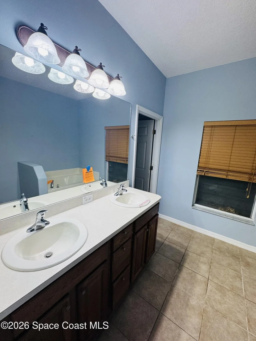 Photo of 1110 Morgan Circle NE