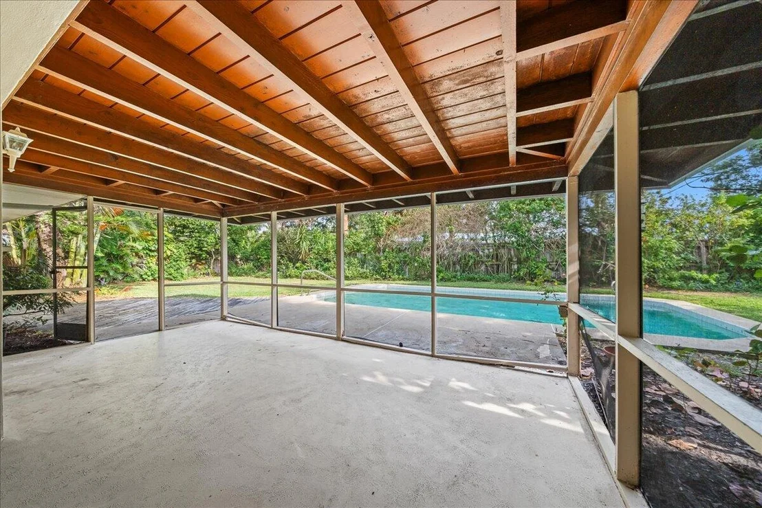 Photo of 550 Seabreeze Drive