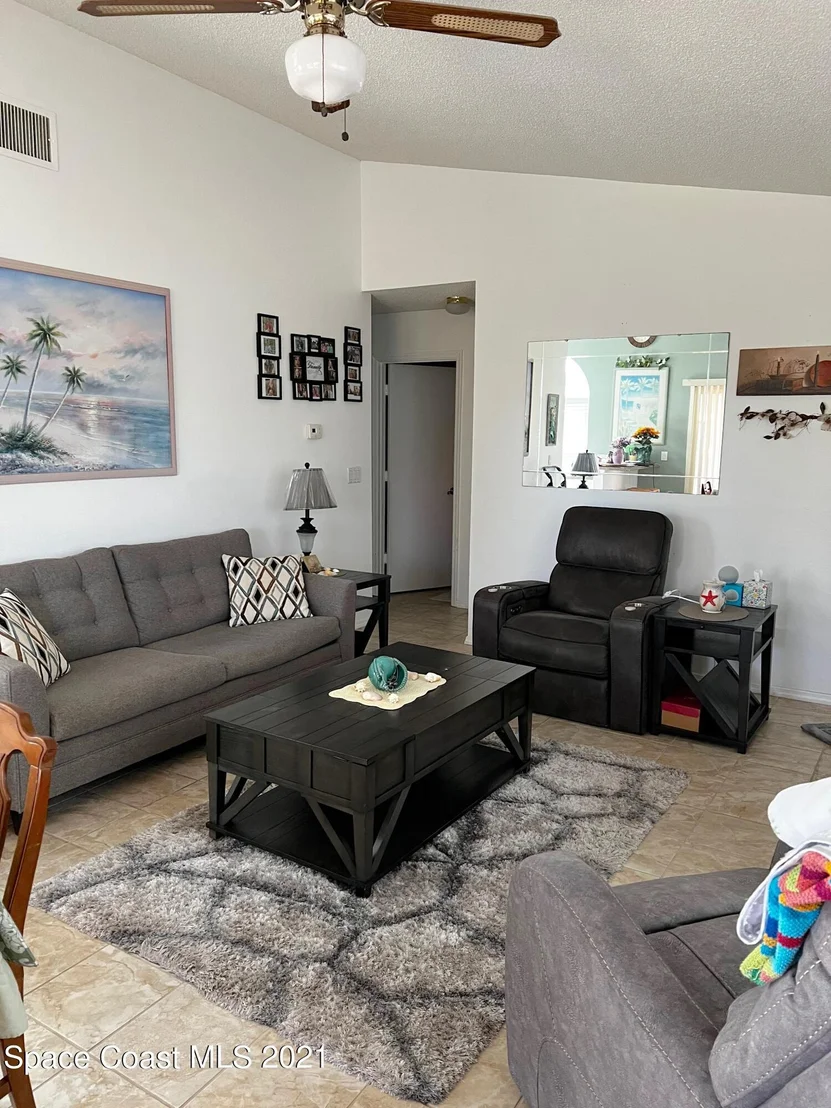 Photo of 1067 Goldenrod Circle NE