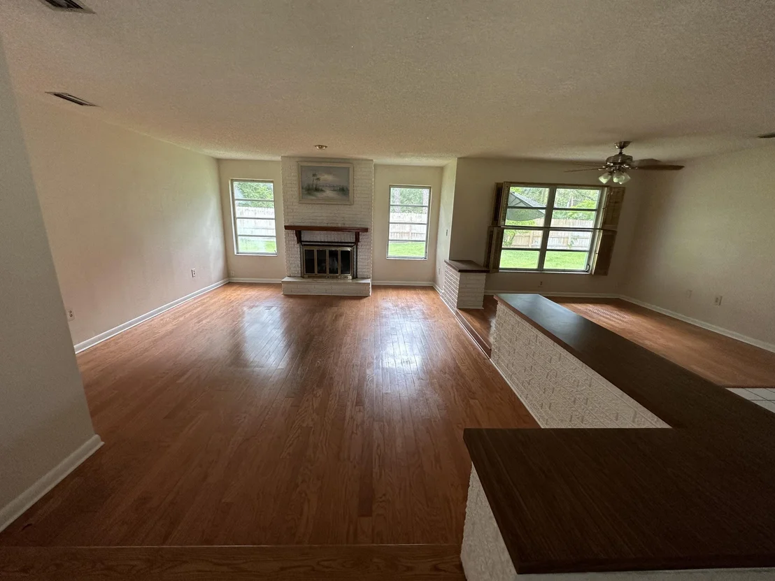 Photo of 319 Meadowood Lane