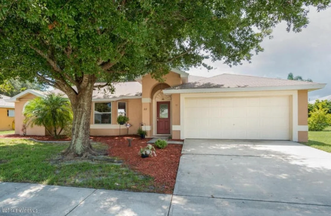 Photo of 217 Oak Lake Road