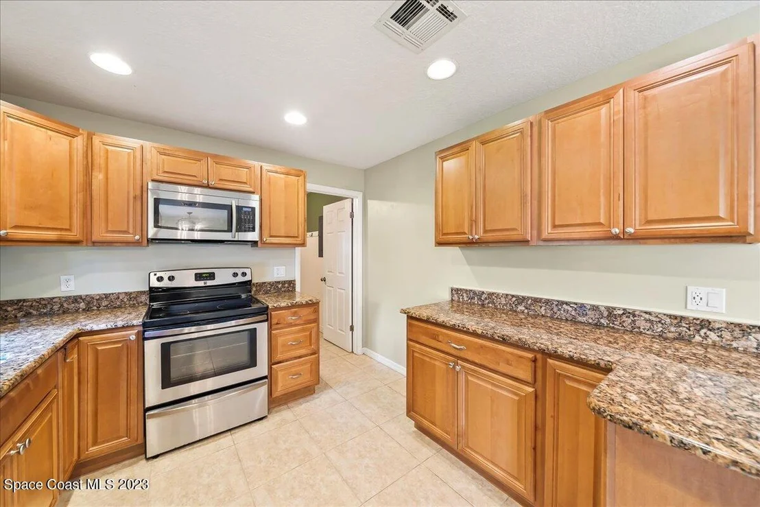 Photo of 945 Kings Post Road