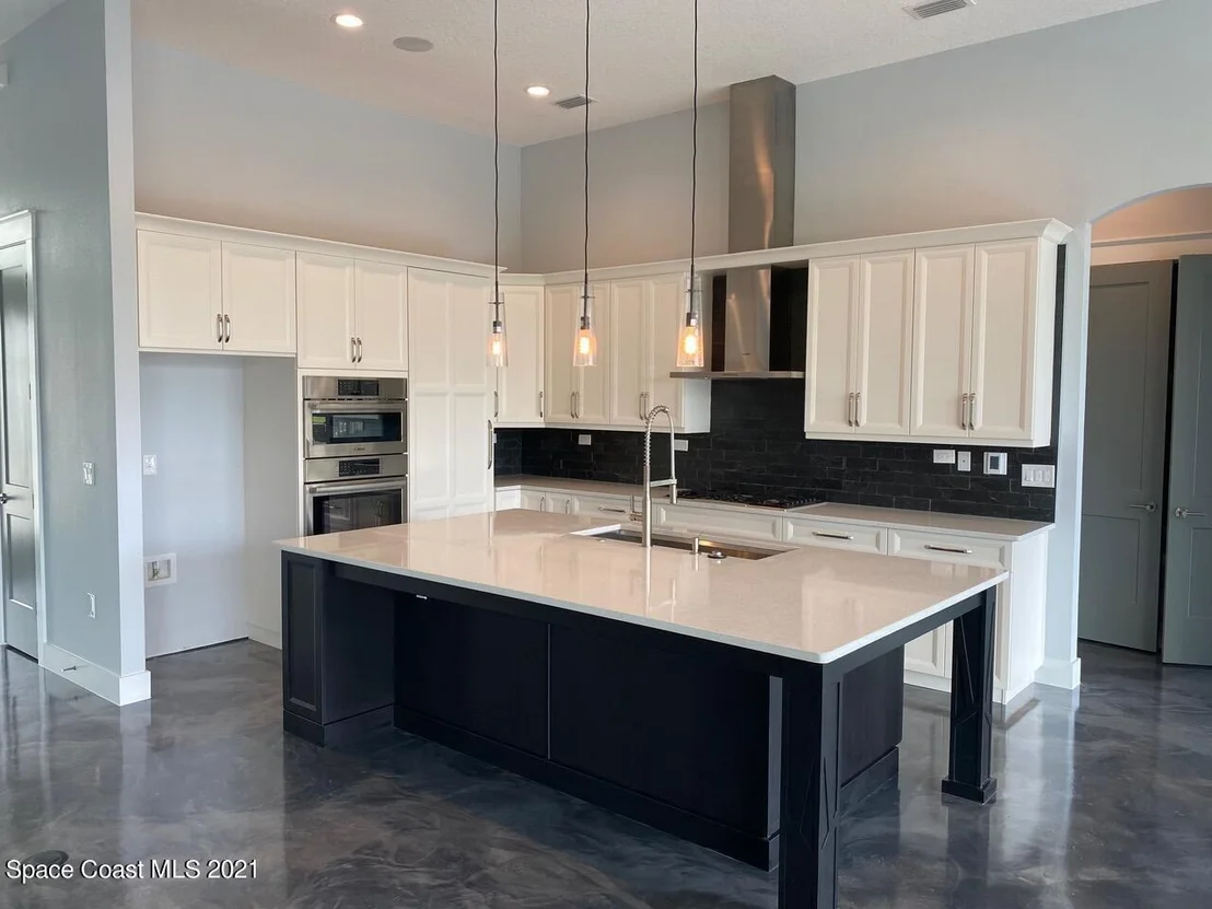 Photo of 2049 Windbrook Drive SE