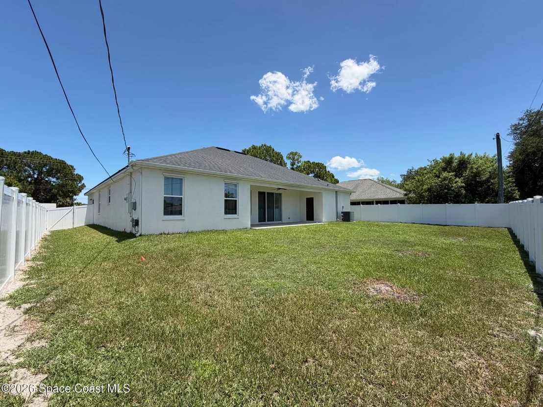 Photo of 382 Eldron Boulevard NE