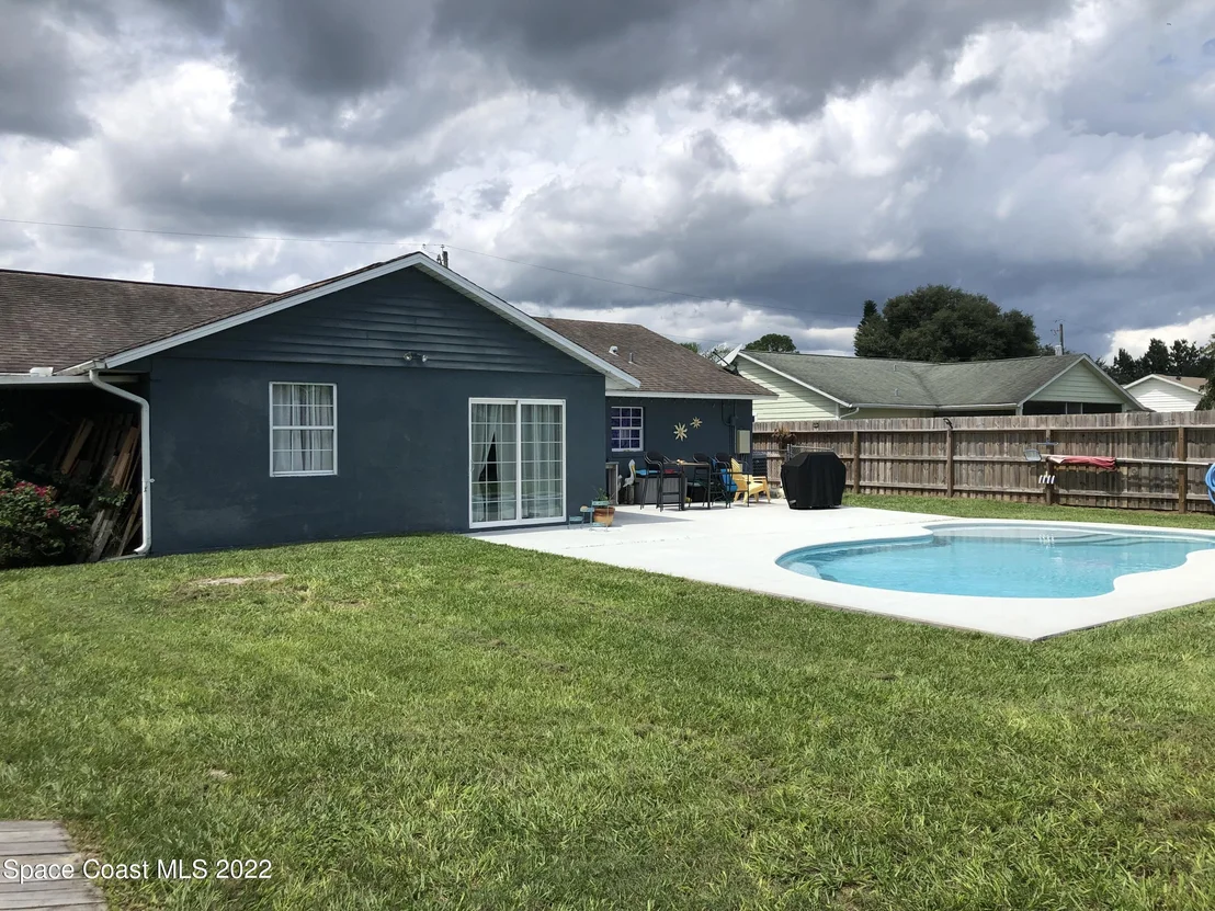 Photo of 6591 Bancroft Avenue