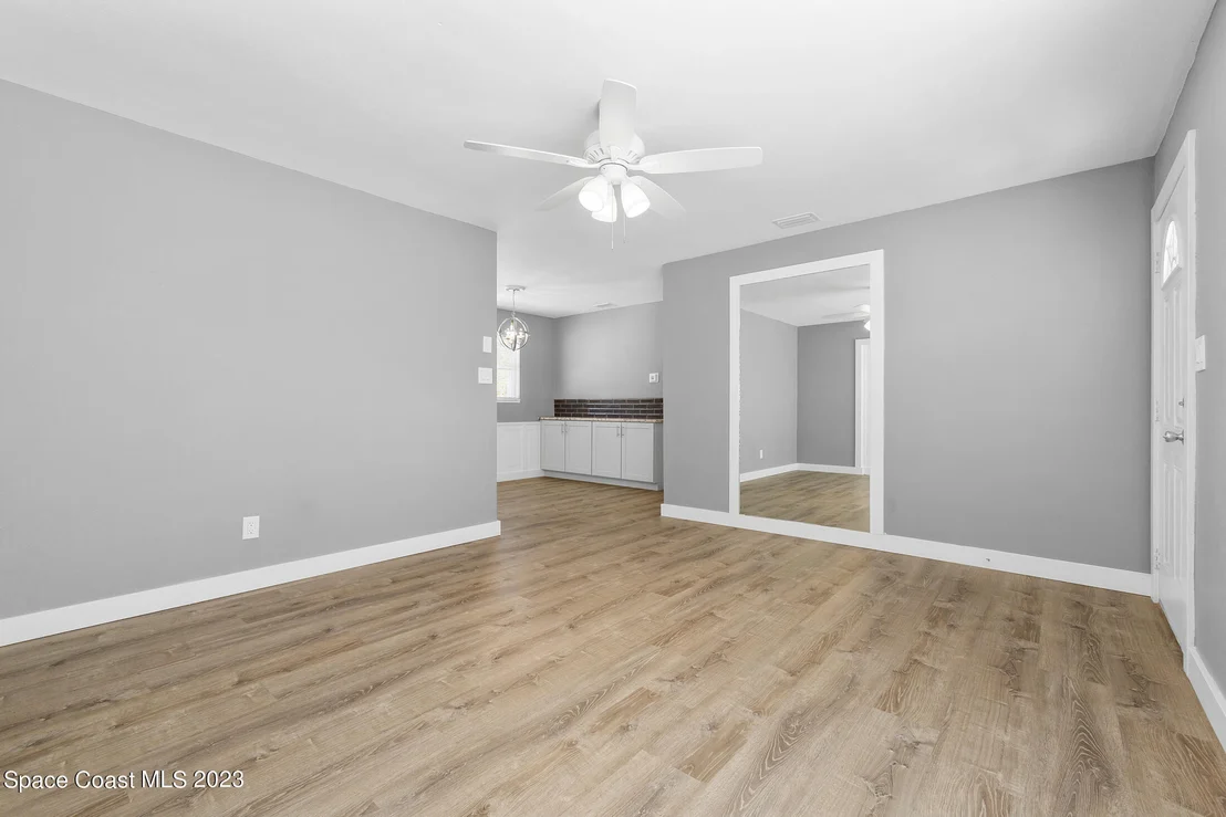 Photo of 1044 Myrtle Lane