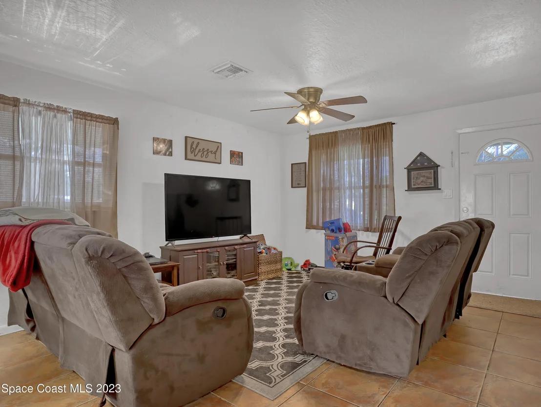 Photo of 2463 Leewood Boulevard