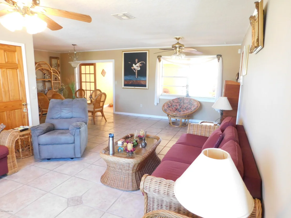 Photo of 978 Bianca Drive NE