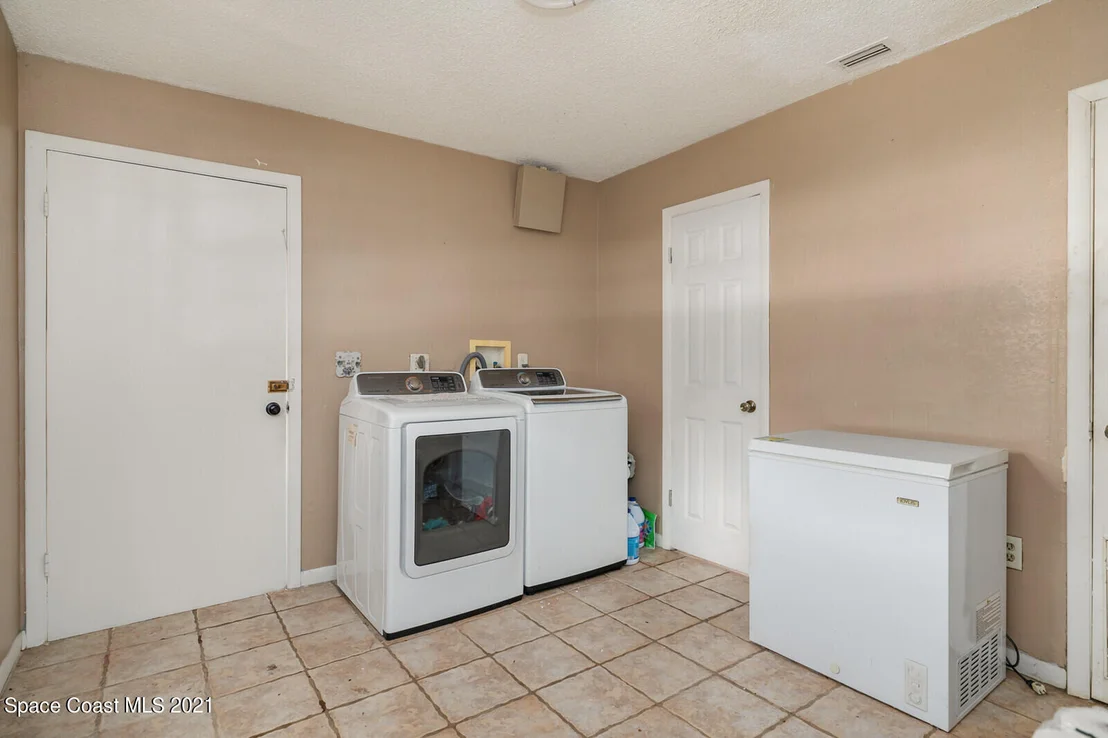 Photo of 2824 School Drive NE