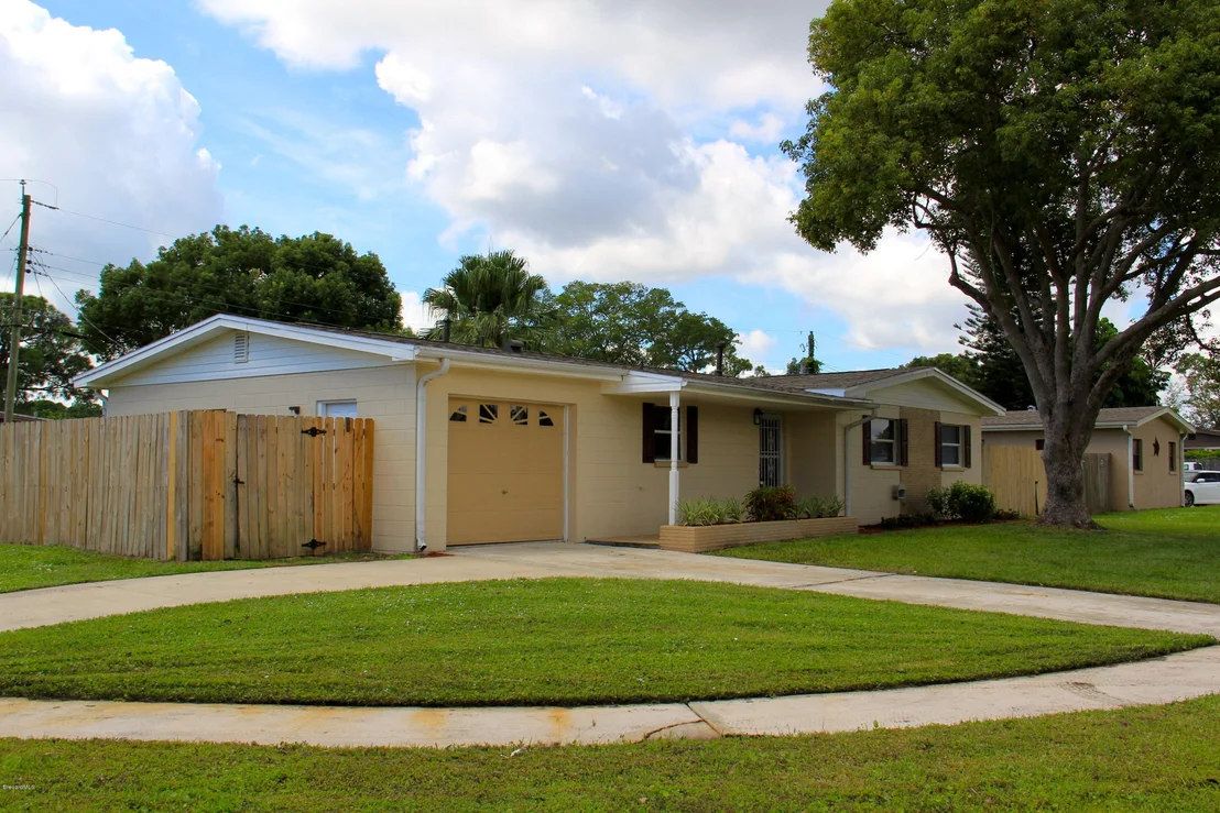 Photo of 1079 Madrid Road
