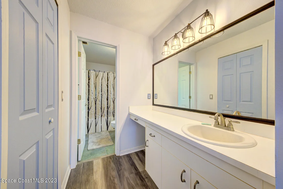 Photo of 2921 Saint James Lane