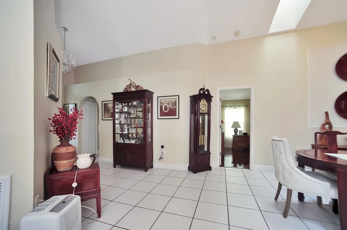 Photo of 2400 Mountain View Avenue