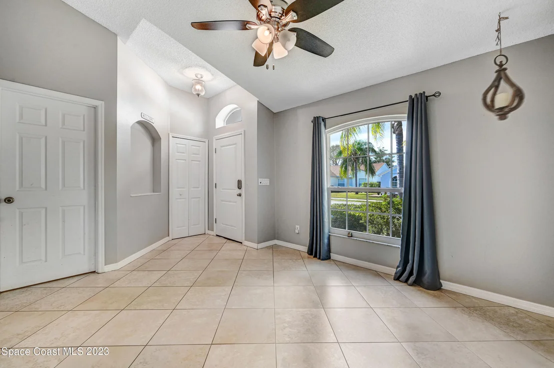 Photo of 895 Shaw Circle