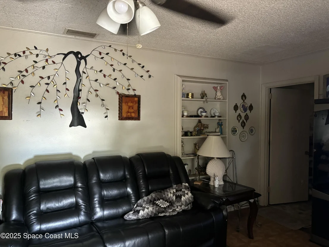 Photo of 815 Varr Avenue