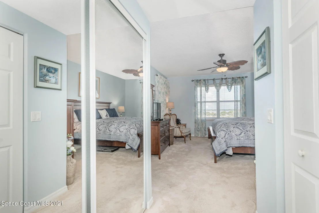 Photo of Unit 705 at 100 Riverside Drive