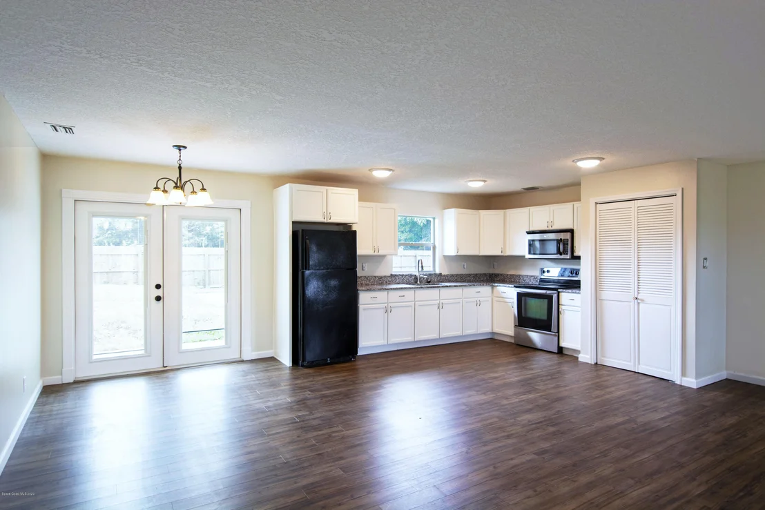 Photo of 401 Paul Washington Place