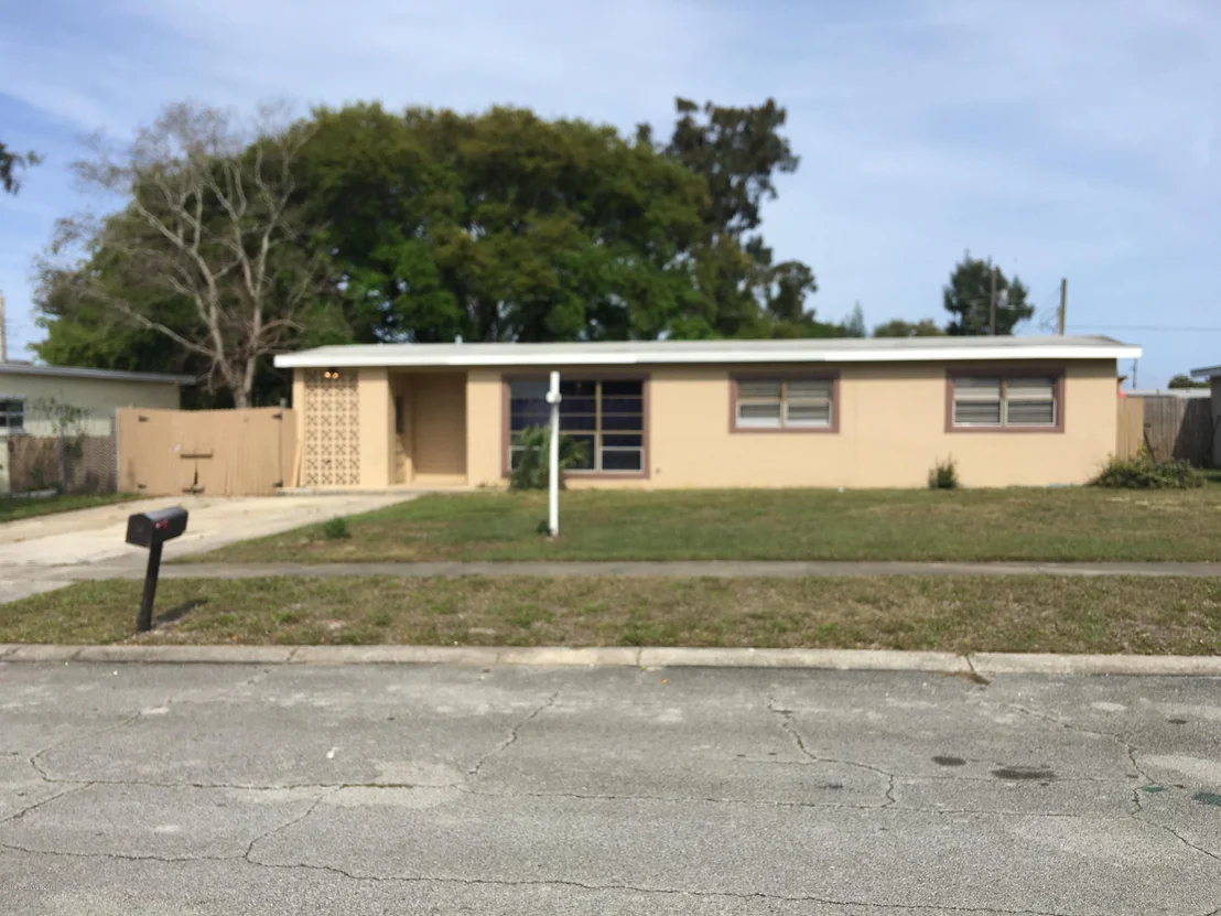 Photo of 1056 Cabot Drive NE