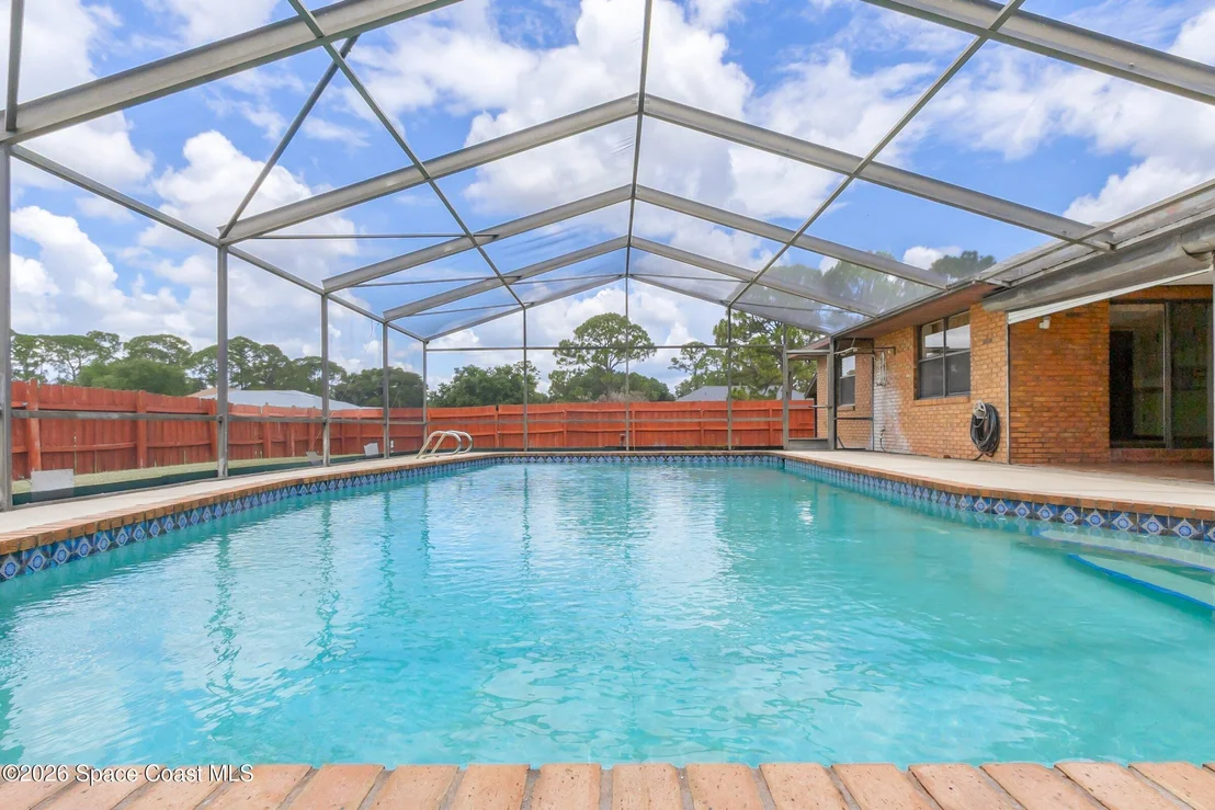 Photo of 460 Neptune Drive NE