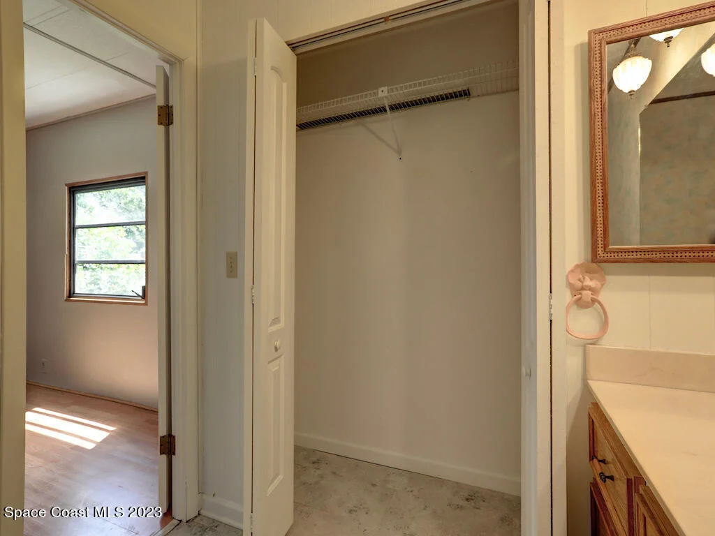 Photo of 925 Barefoot Boulevard