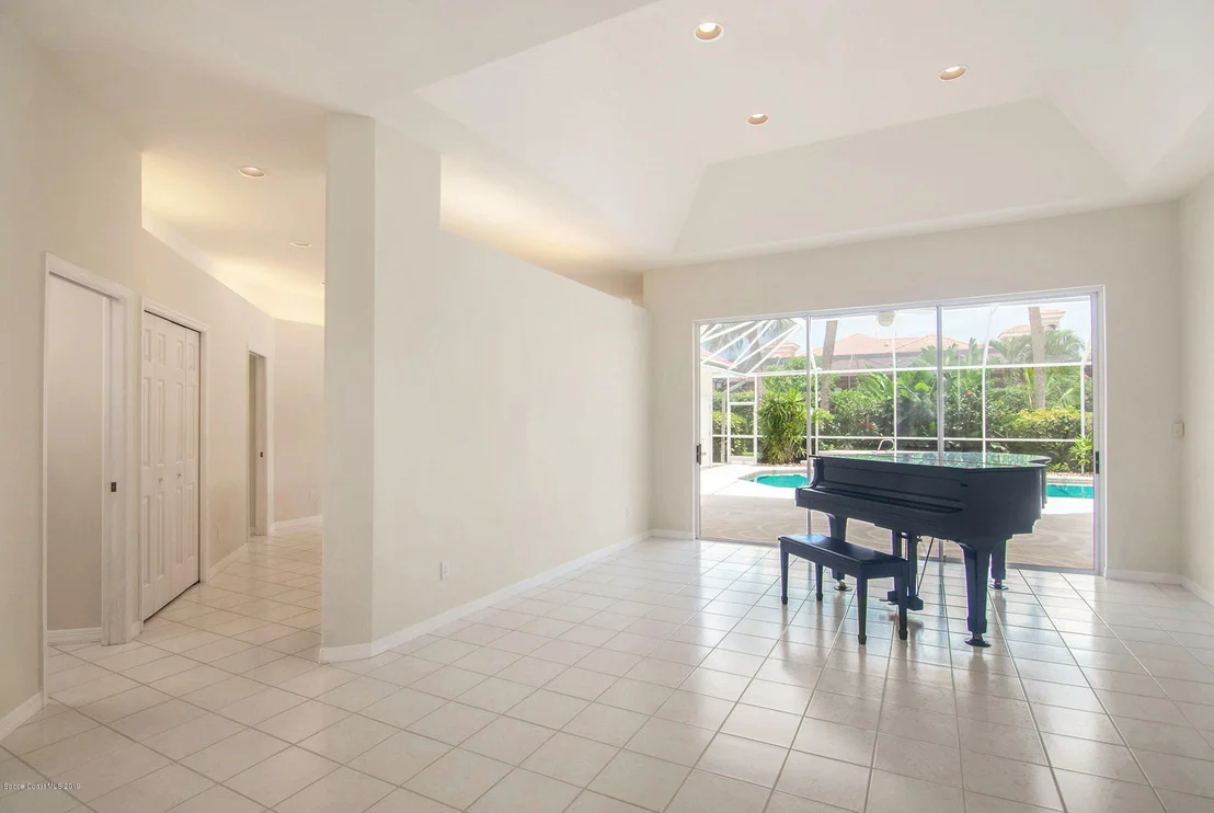 Photo of 759 Glengarry Drive