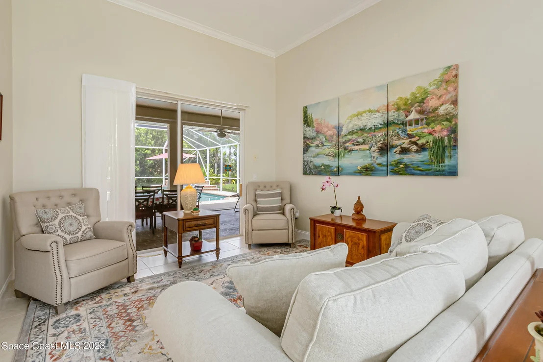Photo of 844 Chatsworth Drive