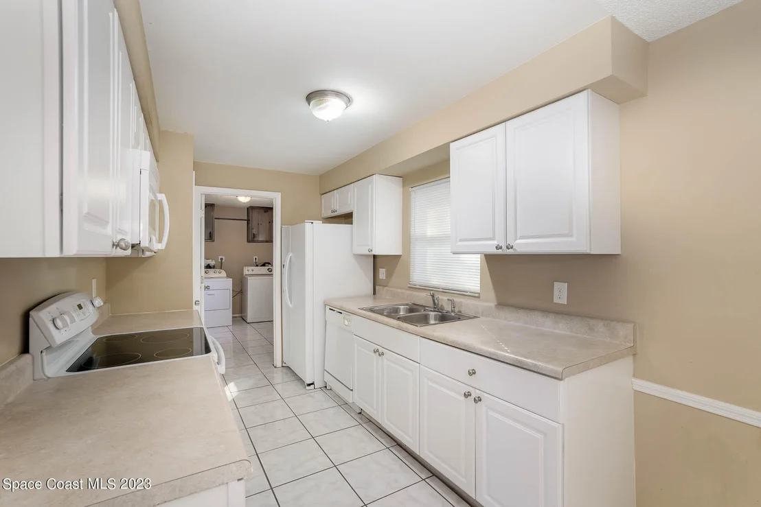 Photo of 2445 Victor Road