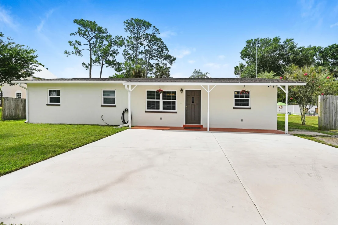 Photo of 2521 N Palm Drive N