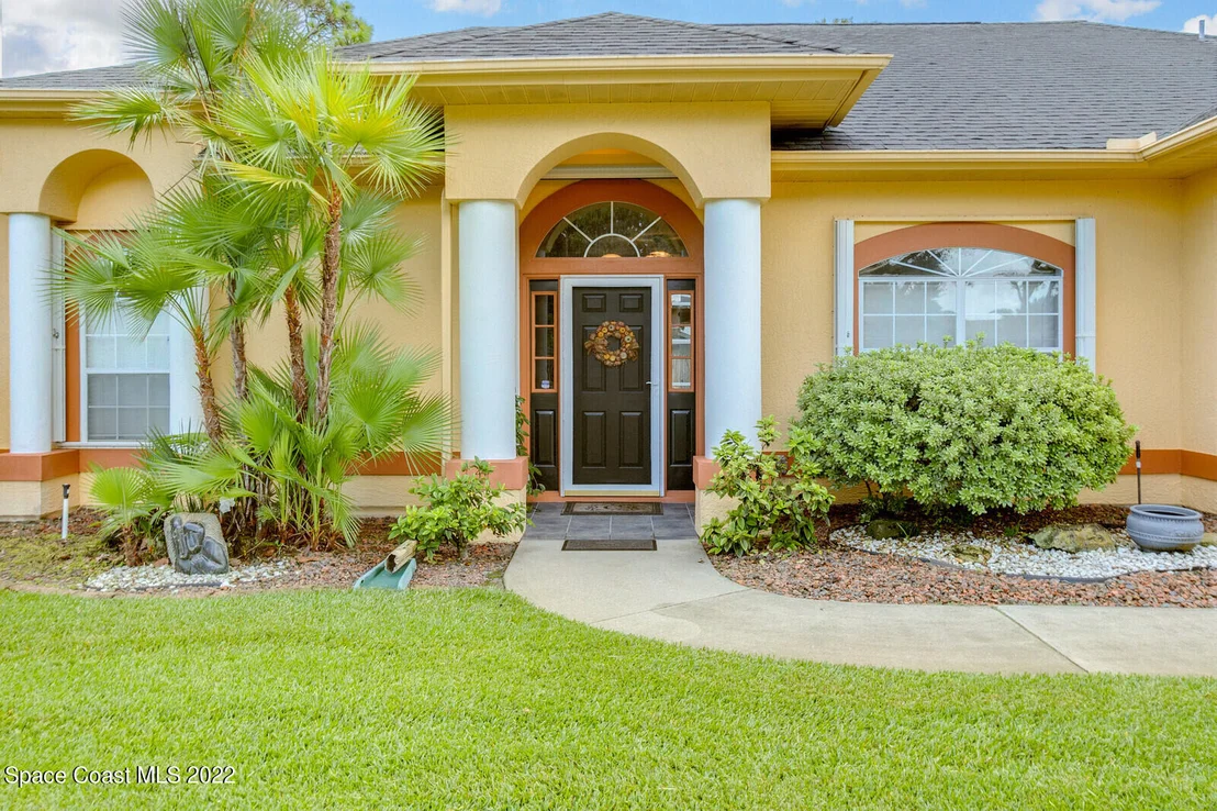 Photo of 925 Whisperoak Drive