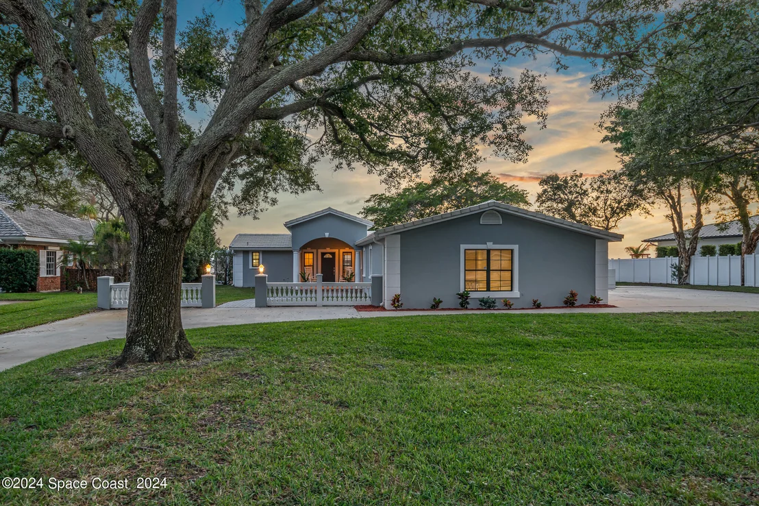Photo of 206 Riverside Drive