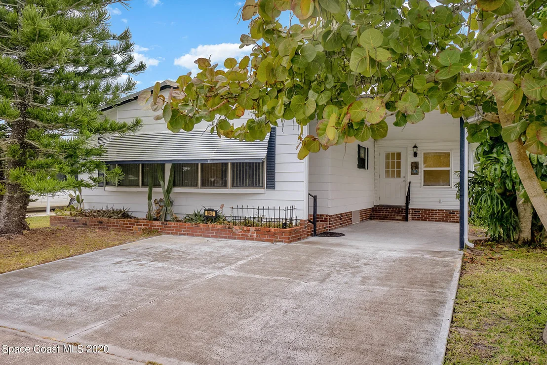 Photo of 1942 Seagrape Street NE