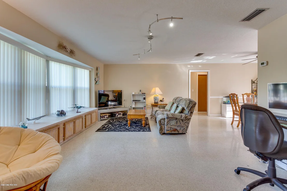 Photo of 611 Mango Drive