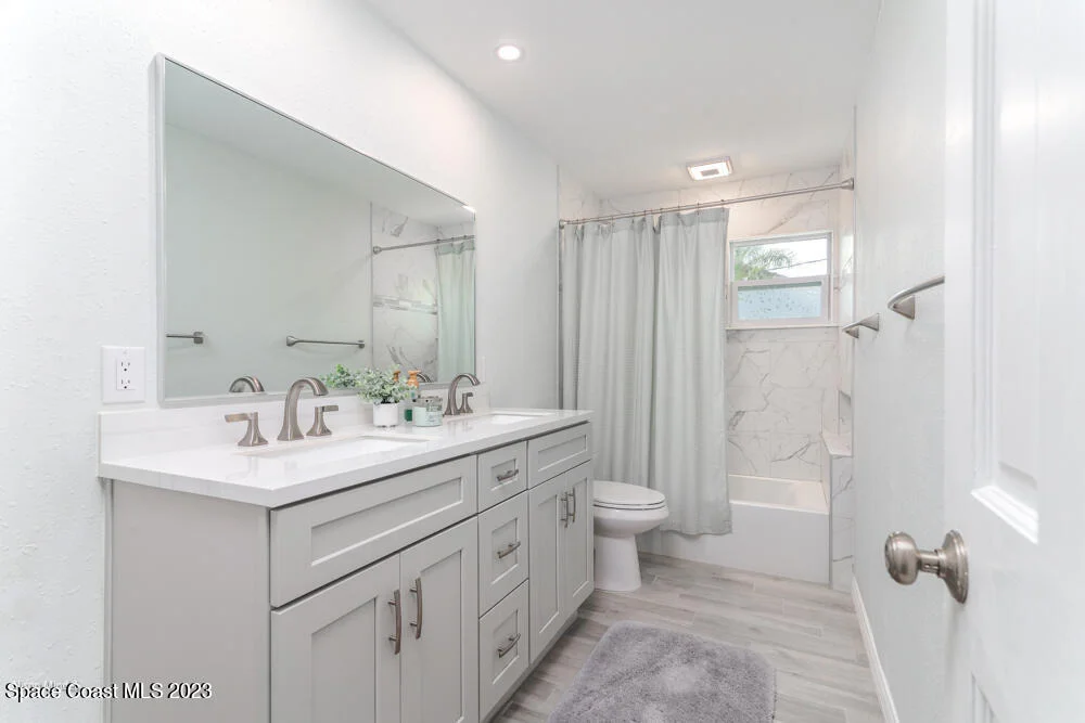 Photo of 329 Franklyn Avenue