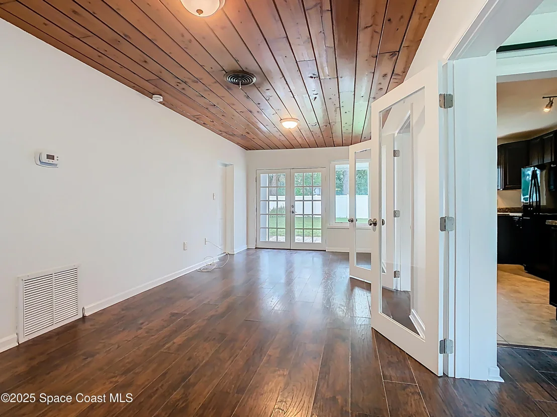 Photo of 819 W Whitmire Drive
