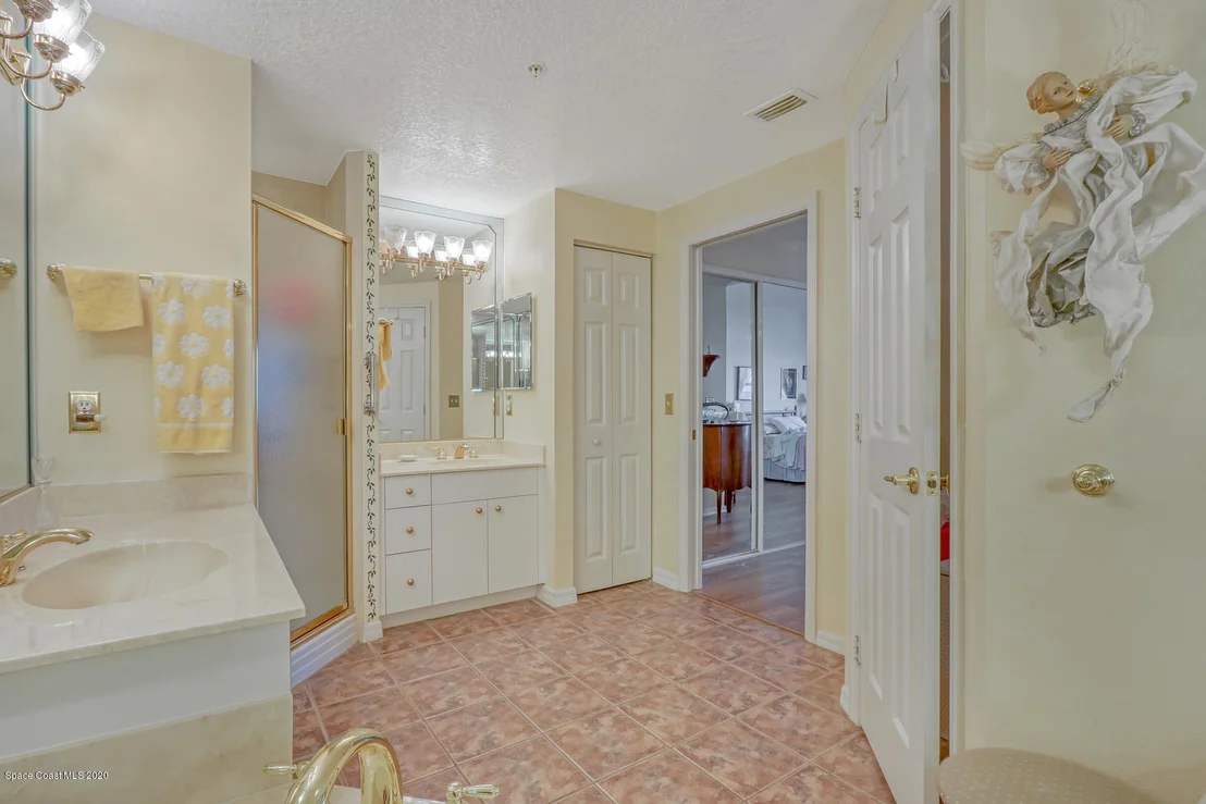 Photo of Unit 405 at 102 Riverside Drive