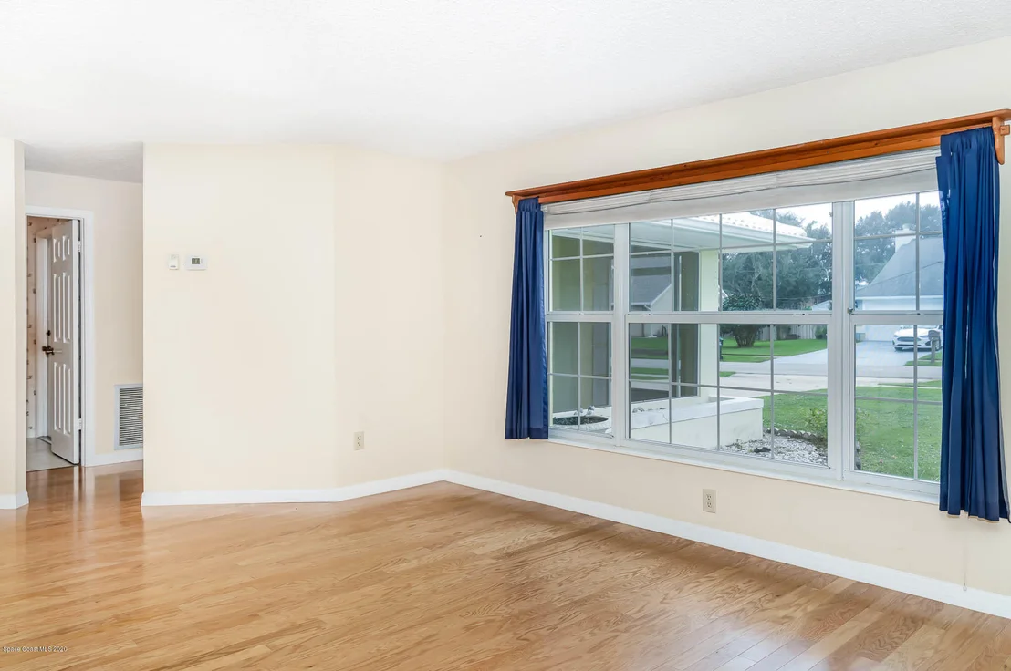 Photo of 2762 School Drive NE