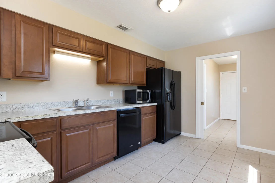 Photo of 5649 Jamaica Road