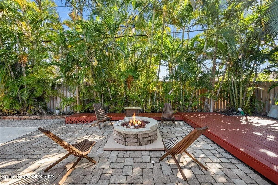 Photo of 615 N Robert Way