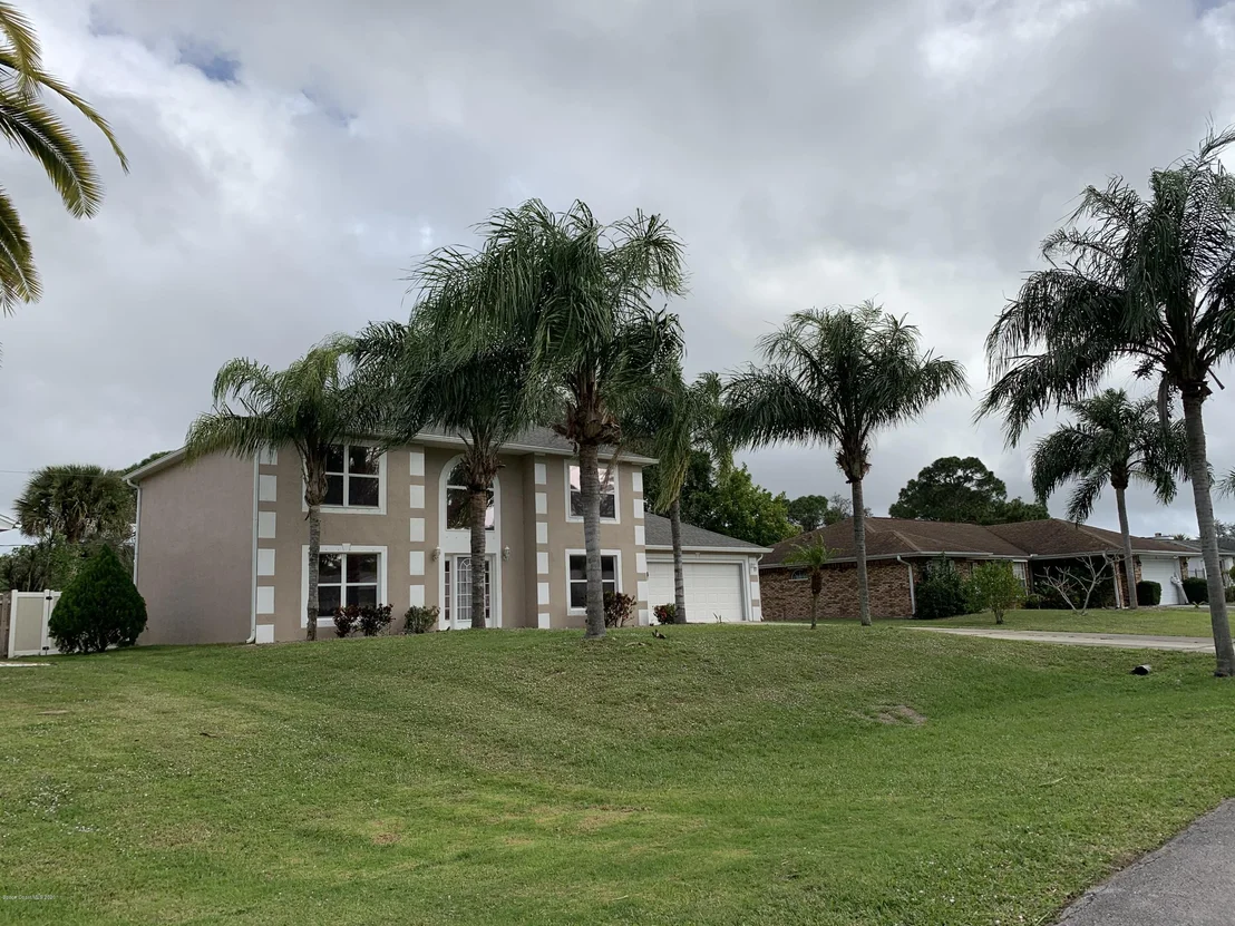 Photo of 575 Balcom SE