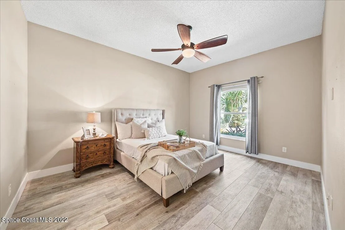 Photo of 5142 Cocoplum Avenue