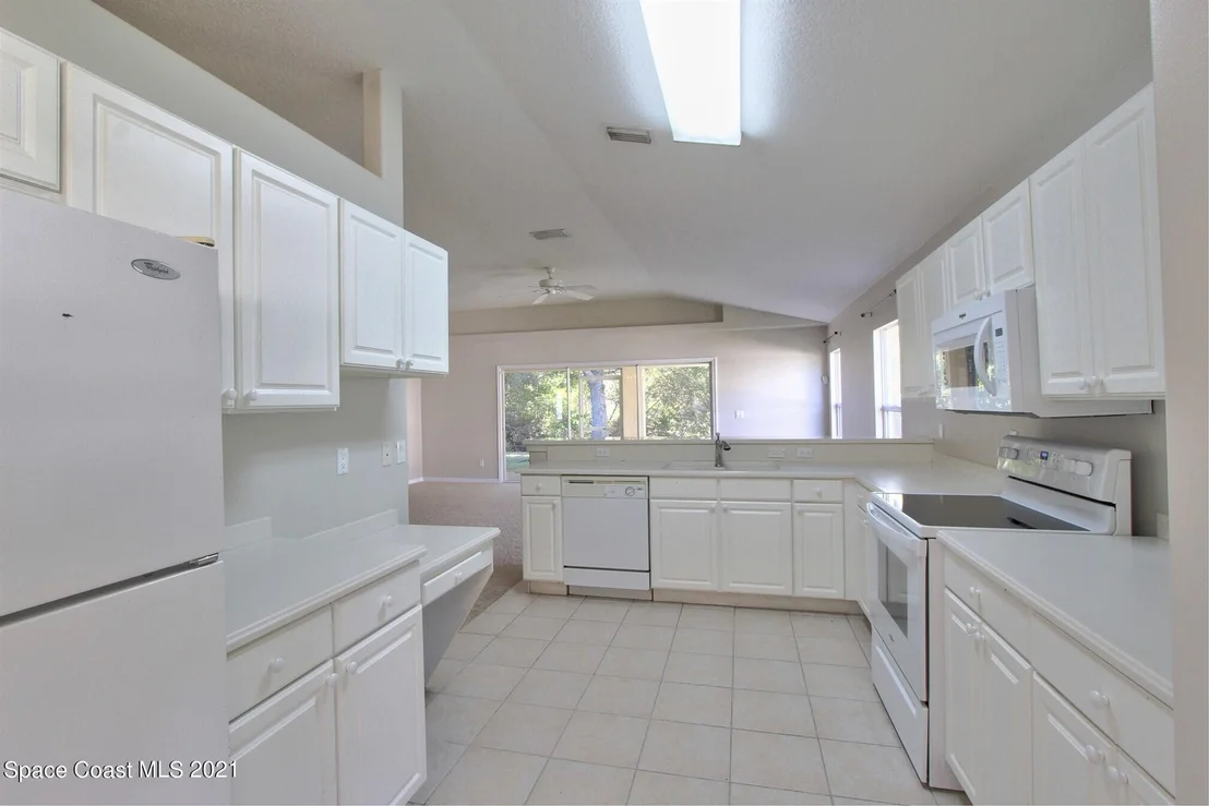 Photo of 932 Tavernier Circle NE