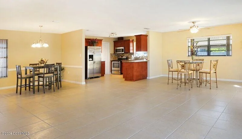 Photo of 401 SKYLARK Boulevard